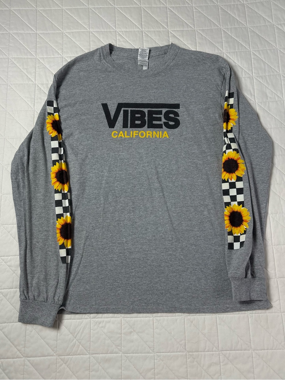 Vibes California Sunflower Checkered
Graphic Long Sleeve Shirt - Size Medium